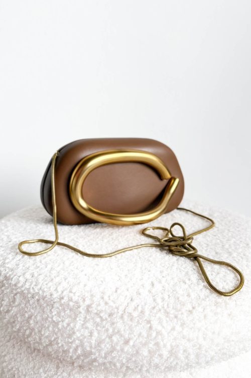 TOREBKA CLUTCH Z RZEŹBIARSKIM UCHWYTEM MAT karmel